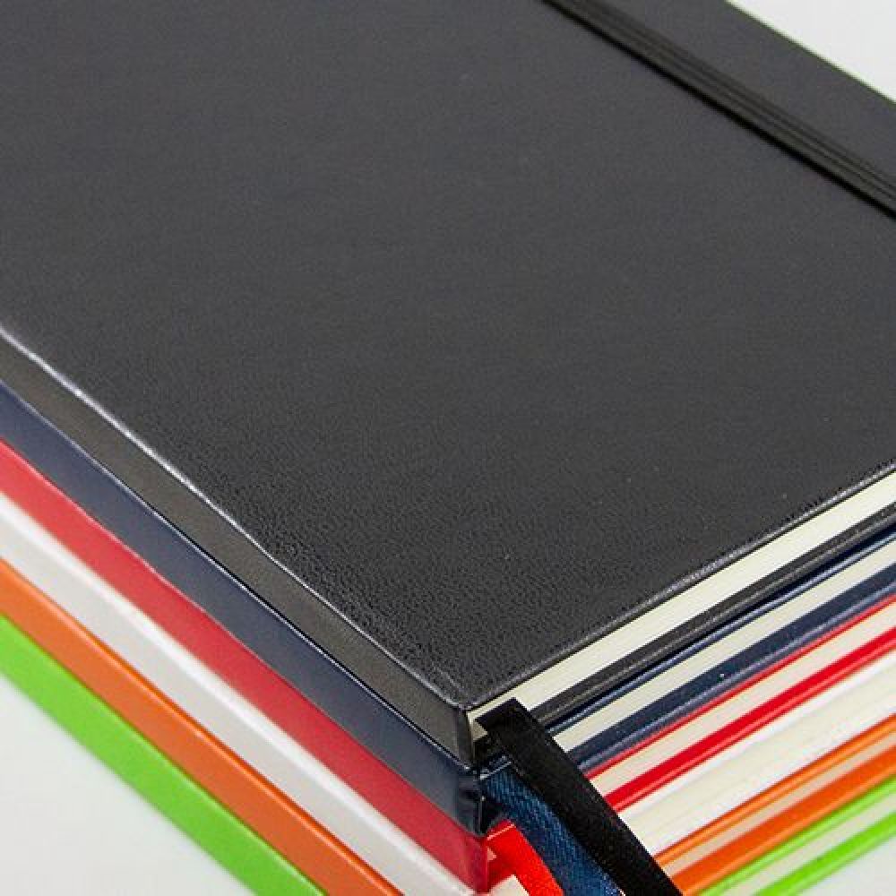 Libreta de cubierta dura plastificada, banda elástica y separador con 80 hojas rayadas, Mod. Cairo imagen