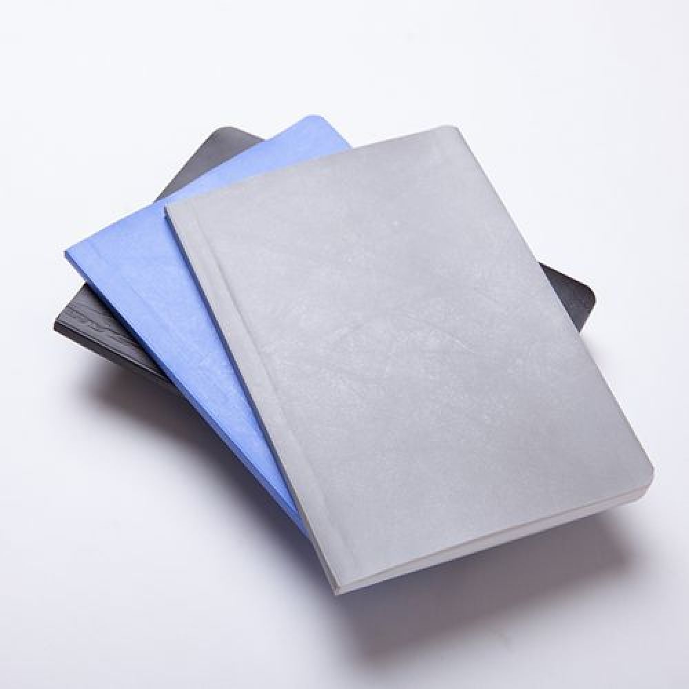 Libreta ecológica flexible elaborada con papel de piedra con 48 hojas rayadas, Es resistente al agua y suave al tacto, Mod. Montana imagen