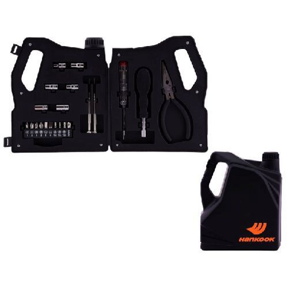 SET HERRAMIENTAS DE PLASTICO OIL    Set de herramientas para automóviles con 21 piezas, en resistente estuche de plástico en forma de envase de aceite. Contiene: Desarmador plano, extensión para dados, 6 dados, adaptador, 9 puntas de desarmador, pinza de corte con punta y 2 desarmadores tipo joyero. Fácil de transportar y organizar. Presentación: caja individual. imagen
