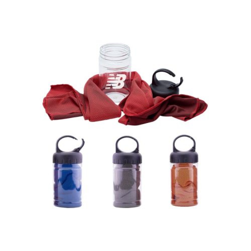 TOALLA DE MICROFIBRA REFRESH    Toalla de microfibra que conserva la temperatura fría por más tiempo. Al tener contacto con la piel produce una sensación de frescura. Ideal para usarse en el gimnasio, playa o en cualquier ambiente o actividad que produzca calor en el cuerpo. Incluye envase transparente de plástico PET con asa, para fácil transportación, el cual tiene una apertura que permite colocarse en la mochila, maleta o en la presilla del pantalón. imagen