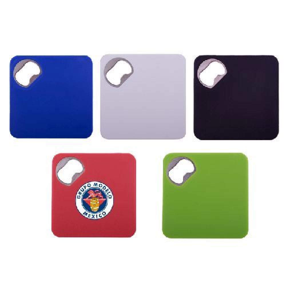 PORTAVASOS DE PLÁSTICO TRUMAN   Portavasos de plástico de forma cuadrada con destapador de acero inoxidable. Cuenta con base antideslizante en el reverso, para que se adhiera mejor a la superficie. imagen