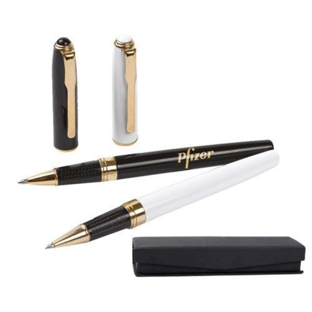 BOLÍGRAFO METÁLICO MAJESTIC    Bolígrafo metálico tipo roller de tinta alemana, con clip y detalles bañados en oro de 18 kilates. Cuenta con tapa que cierra a presión y repuesto especial con rosca para sujetarse firmemente. Presentación: caja en color negro. imagen