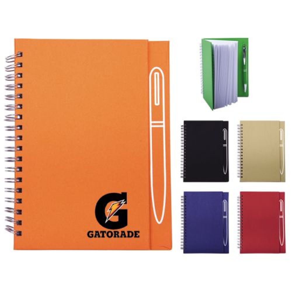 LIBRETA CON IMÁN PARA BOLÍGRAFO METÁLICO,    Libreta de espiral con 70 hojas rayadas (140 páginas). Cuenta con imán en la parte trasera para sostener un bolígrafo metálico y separador de listón. (No Incluye bolígrafo). imagen