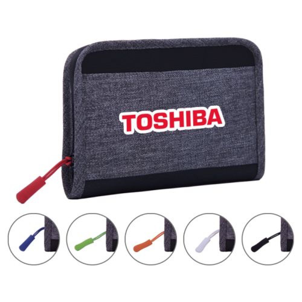 ESTUCHE ORGANIZADOR   Estuche organizador para accesorios tecnológicos cuenta con 3 compartimentos, bolsillo exterior con cierre, bandas elásticas para sujetar objetos. Un compartimento para power bank. (El tirador de cierre se vende por separado del color de su elección. Este producto requiere 1 tirador.) imagen