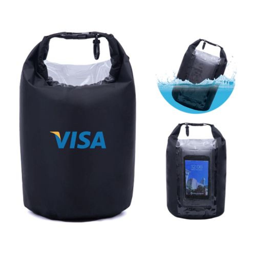 BOLSA REPELENTE AL AGUA     Bolsa repelente al agua ideal para ropa, compartimento plastificado para teléfonos móviles o accesorios electrónicos. La parte superior se enrolla de 2 a 3 veces para cerrar y se ajusta con el broche de seguridad. Cuenta con gancho para accesorios. imagen
