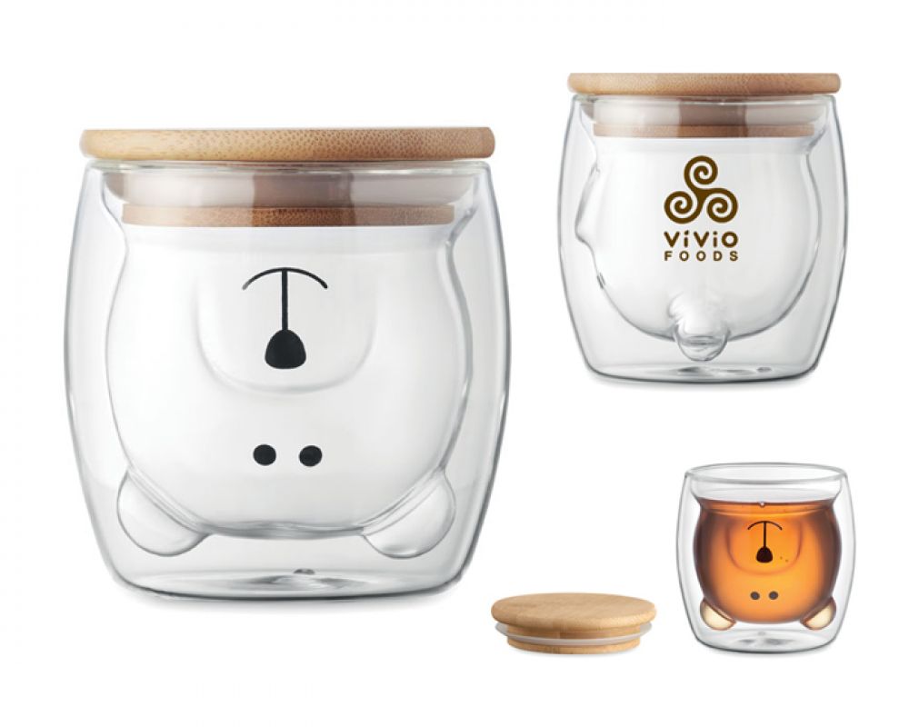 VASO DE VIDRIO DE DOBLE PARED PIPO   Vaso de vidrio de borosilicato de doble pared con cara de oso. Cuenta con tapa de bambú y sello de silicón. CAP. 220 ml. Presentación: Presentación: caja en color blanco. imagen