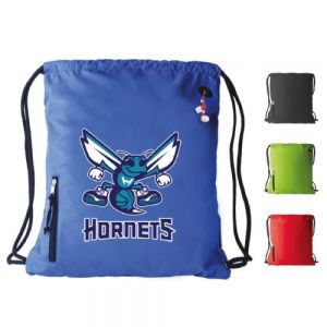 BOLSA TIPO MORRAL BADANO  Práctico morral en poliéster con cordones de algodón. Cuenta con interior plastificado repelente al agua, bolsa interna para objetos pequeños y bolsa con cierre por fuera. Cuenta con salida para audífonos.