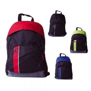 MOCHILA ARSENAL   Mochila tipo backpack con respaldo acolchado, correas ajustables con protección reforzada, cierre oculto semicircular, bolsa exterior con cierre y malla en los laterales. Cuenta con salida para audífonos.
