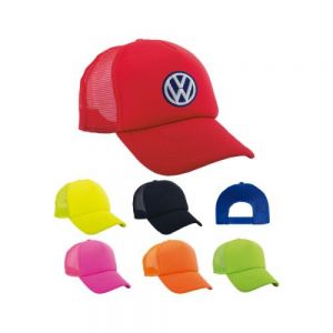 GORRA EN POLIÉSTER URBAN    Gorra de poliéster con cuerpo y visera del mismo color. Con amplio frente acolchado y 4 gajos en malla en color fosforescente. Ajuste con broche de plástico.