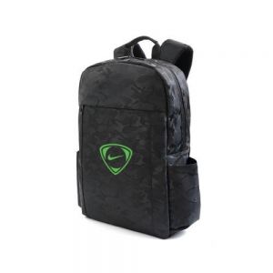 MOCHILA BACKPACK PORTA LAPTOP    Mochila tipo backpack porta laptop de 15.6 pulgadas con diseño de camuflaje además de 2 compartimentos y bolsas laterales. Interior acolchado con compartimentos para accesorios. Correas acolchadas ajustables con porta lentes y bolsa para accesorios. Banda para sujetarse sobre maleta de viaje y asa superior.