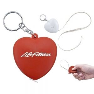 LLAVERO CORAZÓN C/FLEX. 1.50 M. ACTIVE    Llavero en forma de corazón, con cinta medidora de 1.50 m.