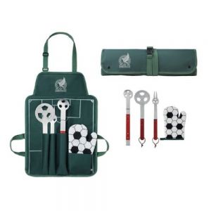 SET DE BBQ GLADIADOR   Set de BBQ con diseño de fútbol con 5 piezas: volteador, pinzas, tenedor, guante y mandil que sirve como funda para guardar los accesorios con cinta ajustable. Incluye 2 broches y correa de seguridad. Presentación: caja en color blanco.
