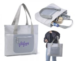 BOLSA TEXTURIZADA DARLA   Bolsa con tejido texturizado, cuenta con un cierre en la cubierta principal, interior con forro cosido, compartimento frontal con textura y cierre, con 2 asas para transportar.