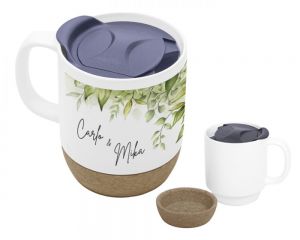 TARRO DE SUBLIMACIÓN 13 OZ CHIC    Taza de cerámica para sublimación acabado brillante. Cuenta con base de corcho removible y tapa a presión con seguro deslizable. CAP. 385 ml. (13 OZ). Presentación: Caja en color kraft.