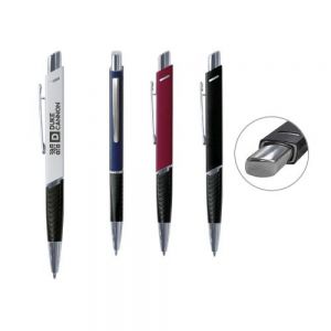 Bolígrafo de aluminio con forma cuadrada, con excelente área para personalizar, ideal para grabar códigos QR. Cuenta con punta, clip, aro central y botón en cromo, grip negro con textura. Tinta alemana negra. Mecanismo de click