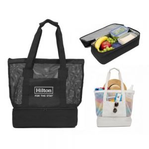 Espaciosa bolsa de malla con cierre en la parte superior y bolsillo frontal para accesorios pequeños. Cuenta con lonchera de PEVA en su base con cierre doble, para mantener alimentos y bebidas fríos por más tiempo. Tiene 2 asas del color de la bolsa. Es ideal para playa y/o lugares húmedos