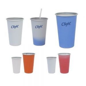 Vaso de aluminio de grado alimenticio, que cambia de color con bebidas frías (menores a 8°C). No apto para bebidas calientes. CAP. 470 ml.
