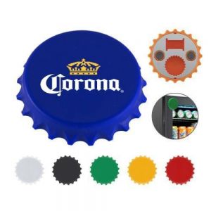 Destapador en forma de corcholata, con dos funciones: destapador plano, para quitar corcholatas metálicas y abridor dentado para las tapas de rosca de cerveza. Incluye imán para colocarse en superficies metálicas
