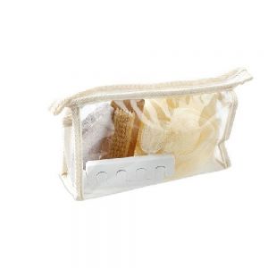 ESTUCHE DE ASEO PERSONAL GISEL    Mini kit para el cuidado de los pies en bolsa plástica con cierre. Contenido: cepillo para pies, separador de dedos, piedra exfoliante y esponja de baño corporal.