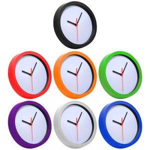 Reloj de pared de plástico.