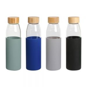 BOTELLA DE VIDRIO DE BOROSILICATO CON MANGA DE SILICON Y TAPA TIPO ROSCA FABRICADA EN BAMBU